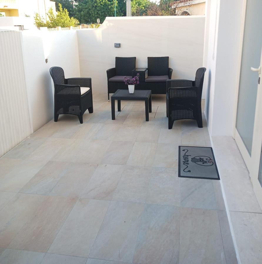 Elegant Basement Suite Orosei Exterior photo